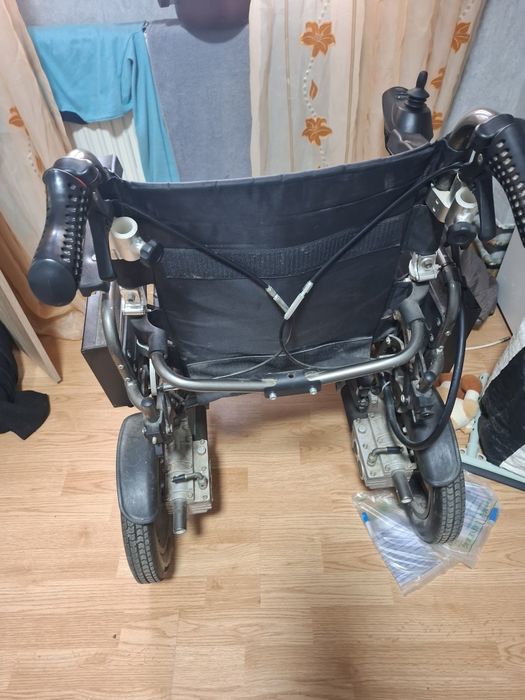 Cărucior electric pt persoane cu dizabilități handicap