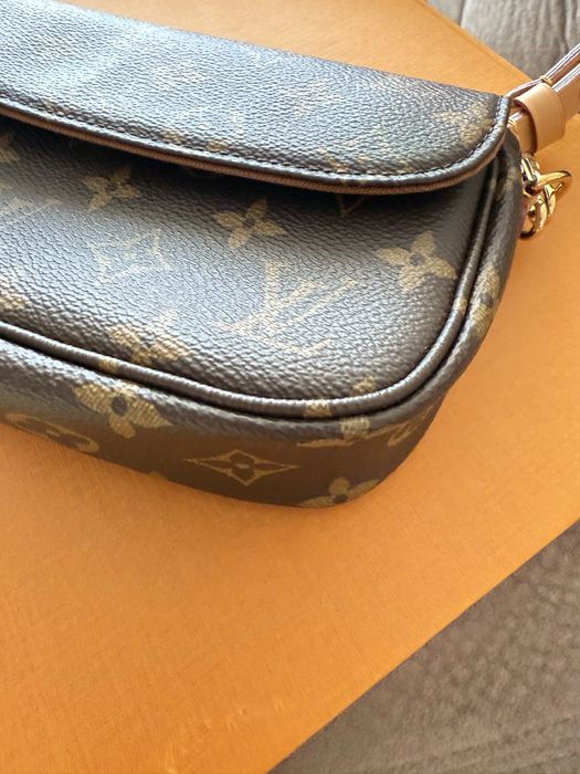 Louis  Vuitton Ivy