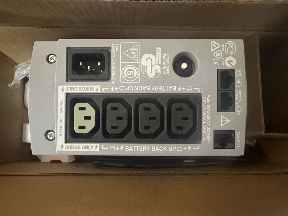 UPS APC Back-UPS CS 500 – Nou la cutie, cu BATERIE NOUĂ inclusă