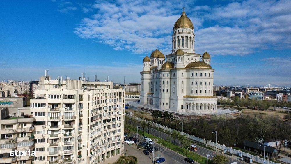 Spatiu Comercial Uranus - Casa Poporului - 2600 E/Mp - Investitie