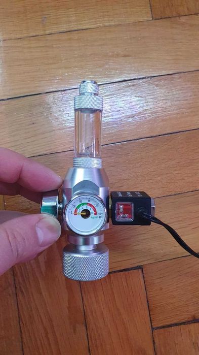 Reductor cu electrovalva co2