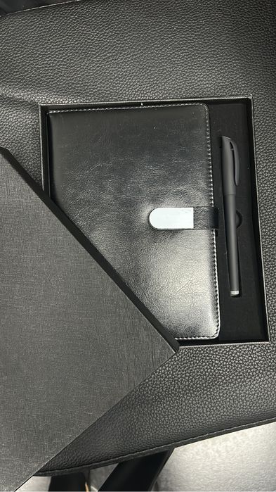 Ежедневник с ручкой в подарочной коробке