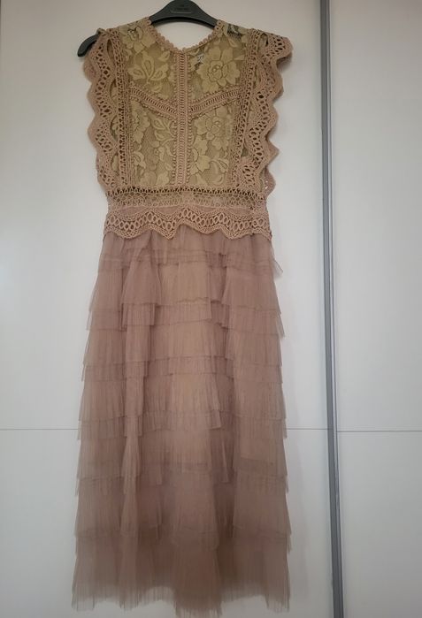 Рокля с дантела и воали