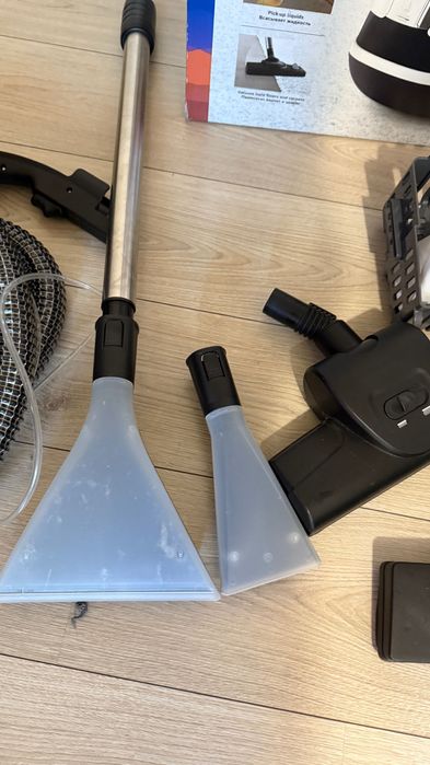 Aspirator cu spalare BOSCH AquaWash&Clean
BWD421PET, 5l, In garantie