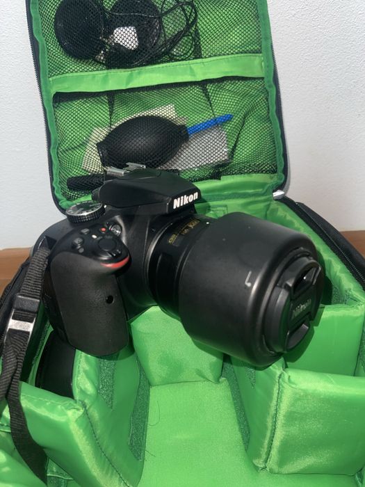 Nikon D3400+obiectiv Nikon 55-200 mm+ blit