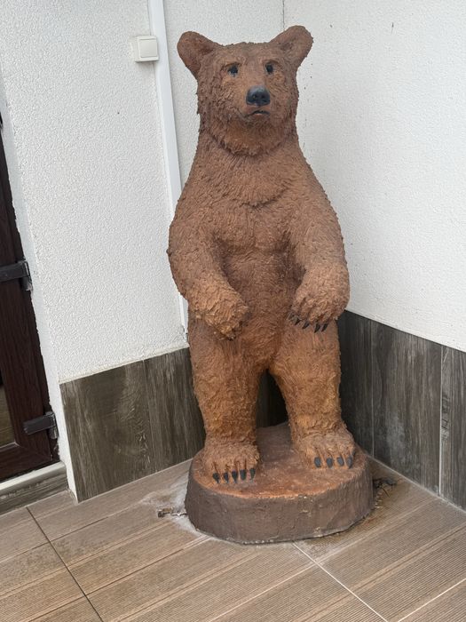 Продавам мечка статуя 1,60см.