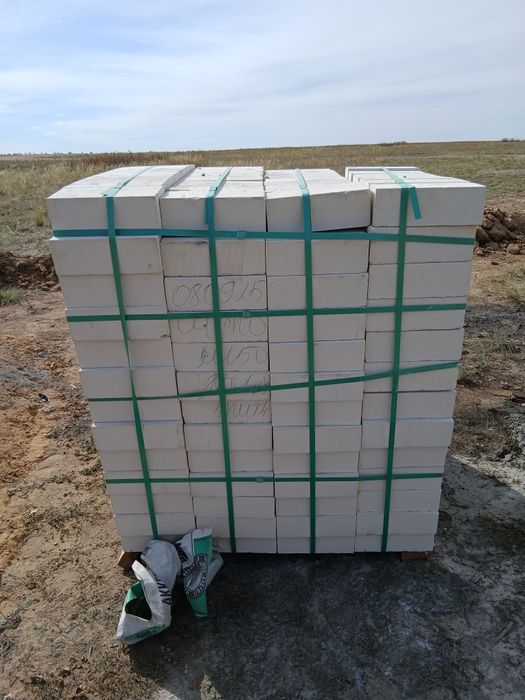 Белый кирпич 1блок и сверху 40штук продаётся