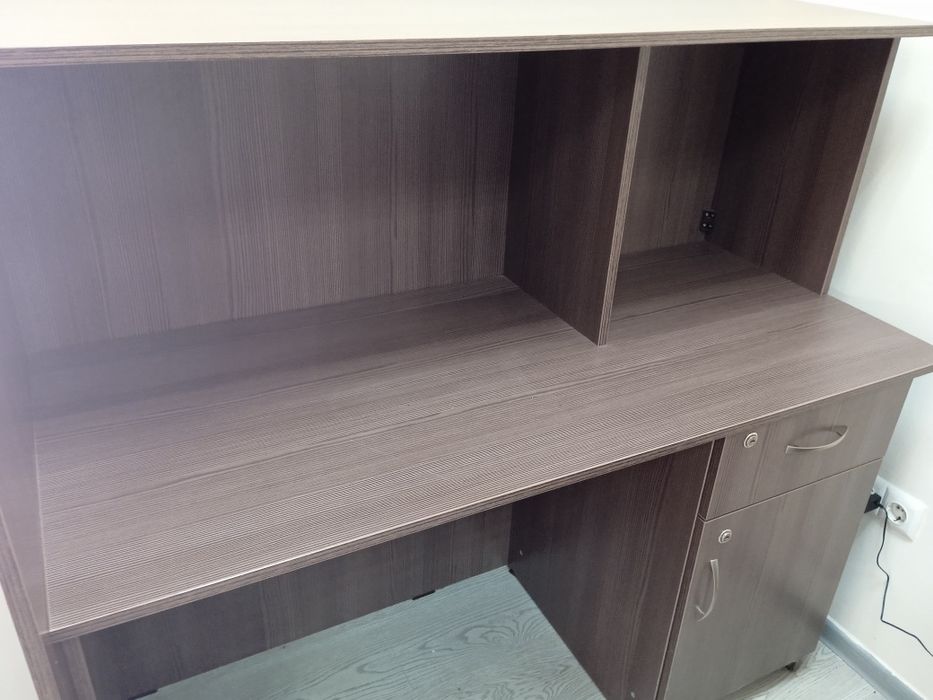 Стол, стройка ресепшна