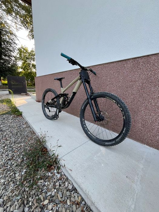 Vând Cube Downhill