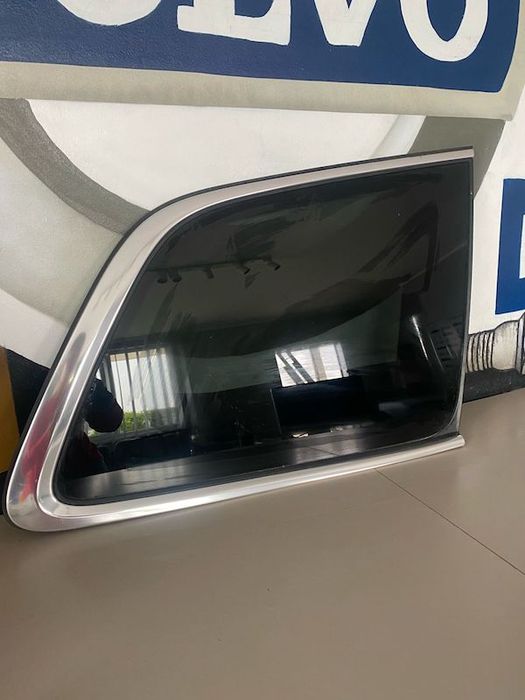 Geam aripa spate dreapta VOLVO XC90 2015-2024 31468147