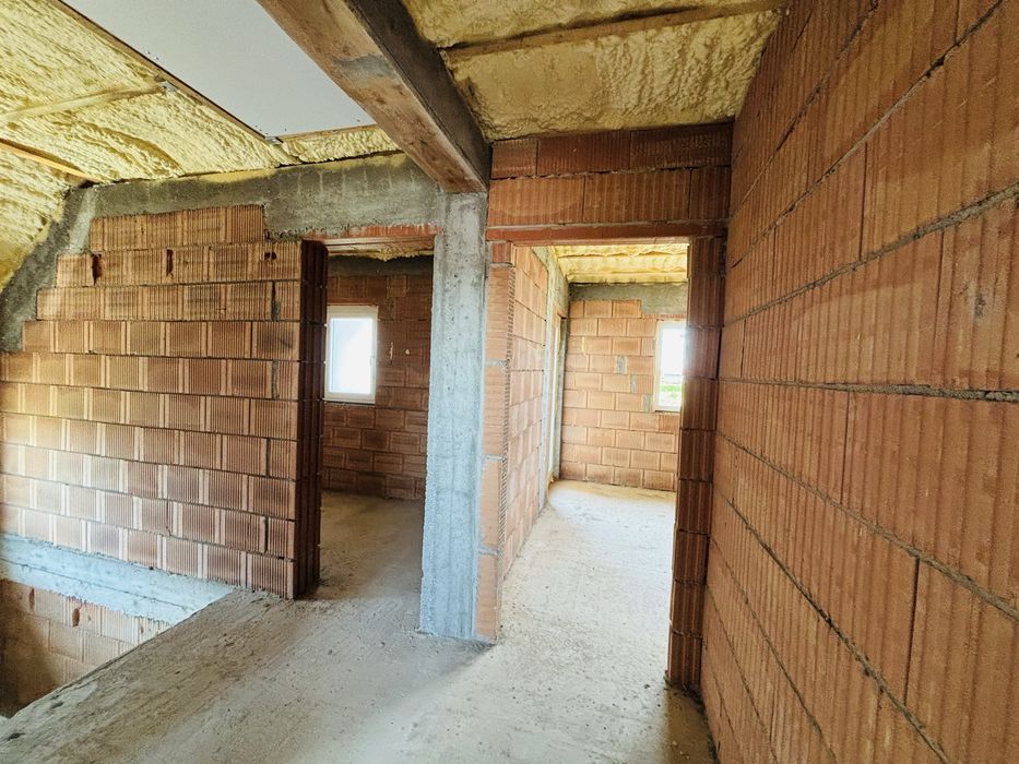 Casa individuala la gri de vanzare