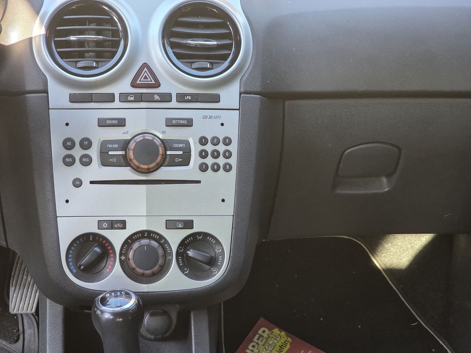 Opel Corsa D 2012 - Benzina + GPL din fabrica AC 183.000 km stare buna