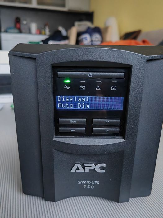 UPS APC SMT750IC Smart-UPS 750VA/230V, Line Interactive, Tower