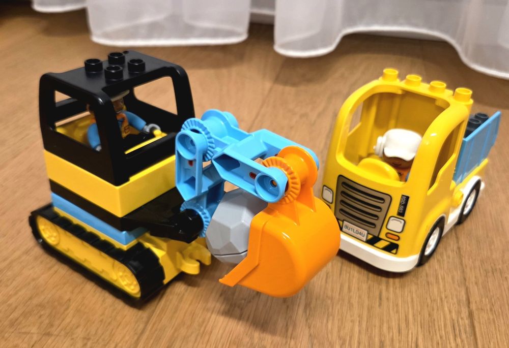 Vand LEGO DUPLO Camion și excavator pe șenile - second hand