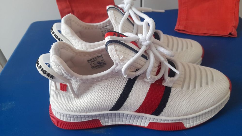 Adidasi baieti din panza pentru sport, model versatil si usor;