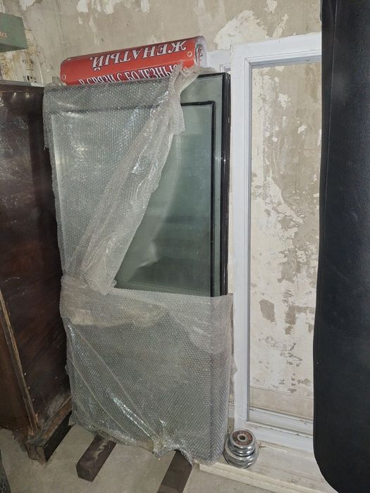 Продам ПВХ РАМЫ 2 шт. + подоконники