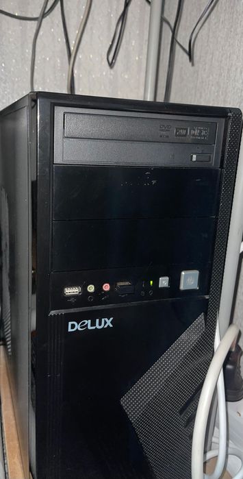 Компьютер со столом в комплекте