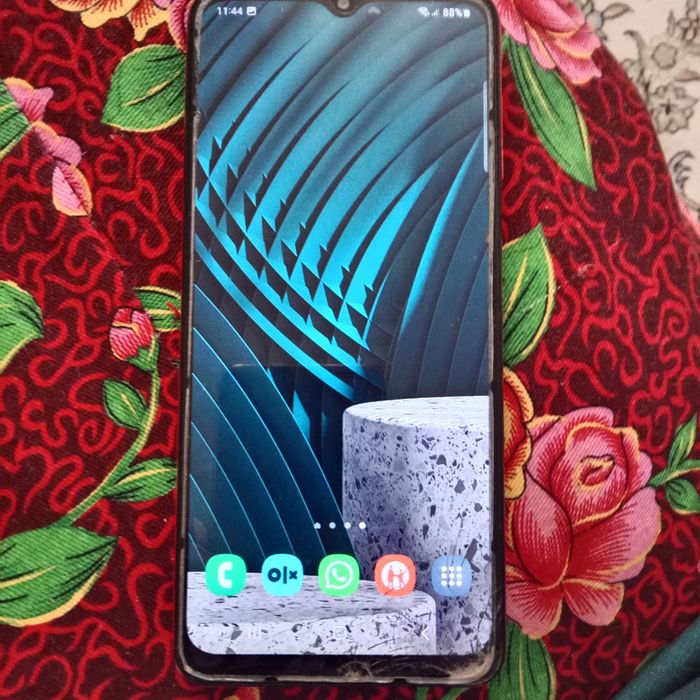 Сотовый телефон Самсунг А 12.