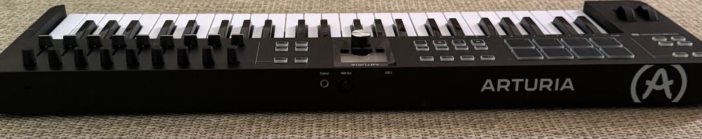 Arturia KeyLab Essential 49 MK3 Black Edition ca nou
