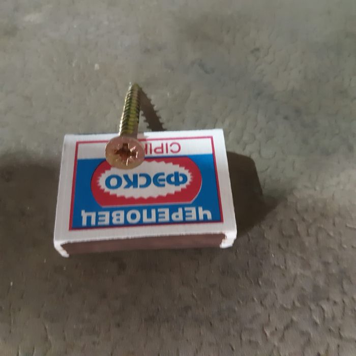 Саморез по дереву