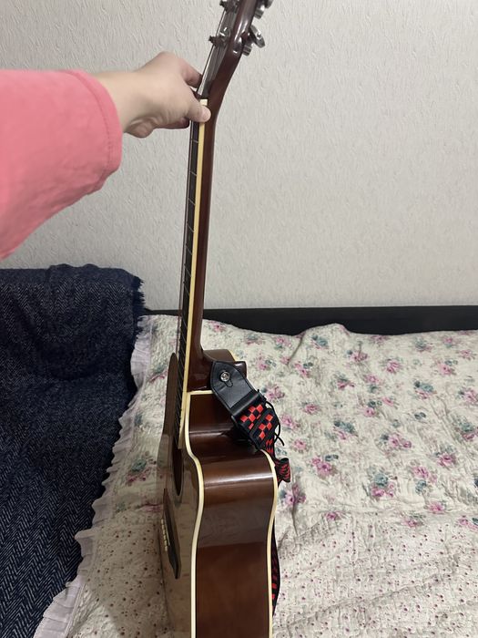 Гитара. Пользовалась очень мало