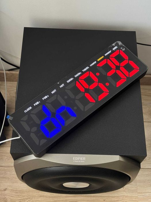 Cronometru digital LED de perete