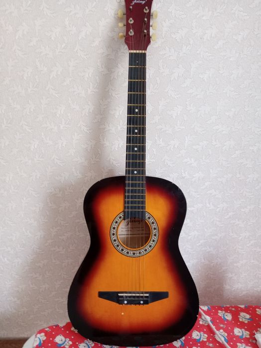 Гитара в отличном состояние, струны новые, звучание хорошый