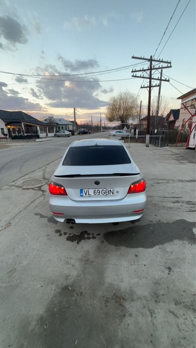 Vand sau schimb  E 60 520i