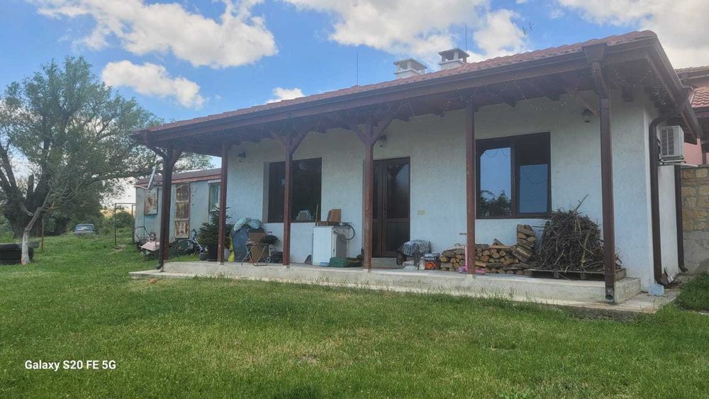 Самостоятелна къща с двор  в село Калиманци-Касабова