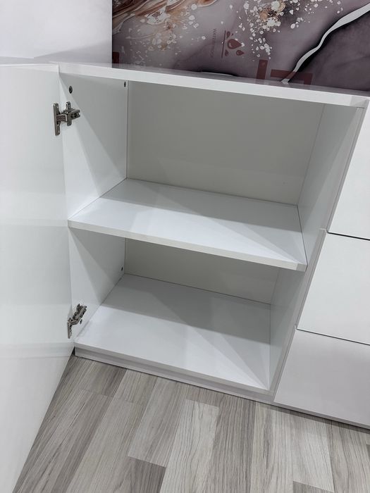 Елегантен скрин бял гланц