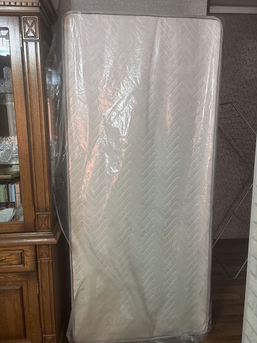 Матрас ортопедический 200\90 почти новый 2 шт.