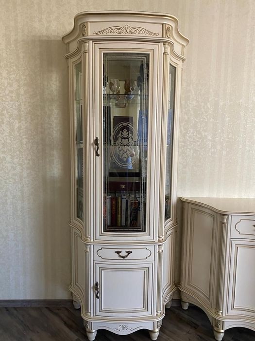 Продам шкафы для гостиной, витрины