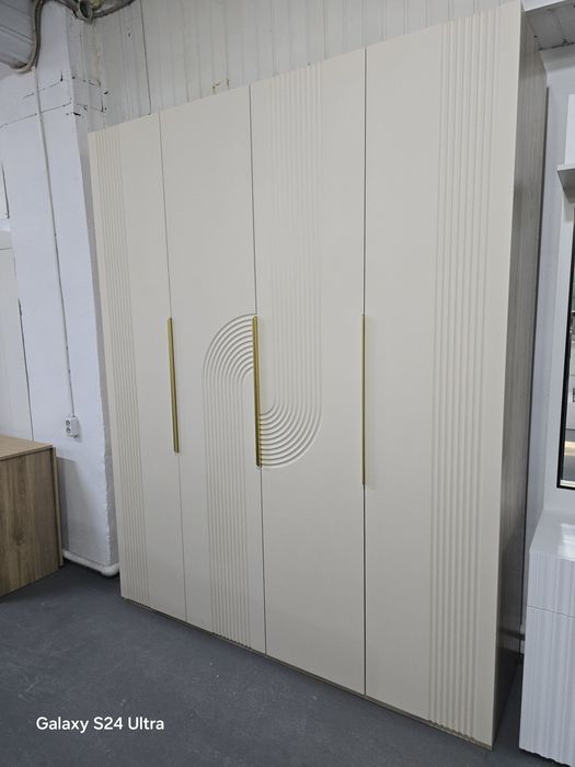 Шкаф МДФ большой.