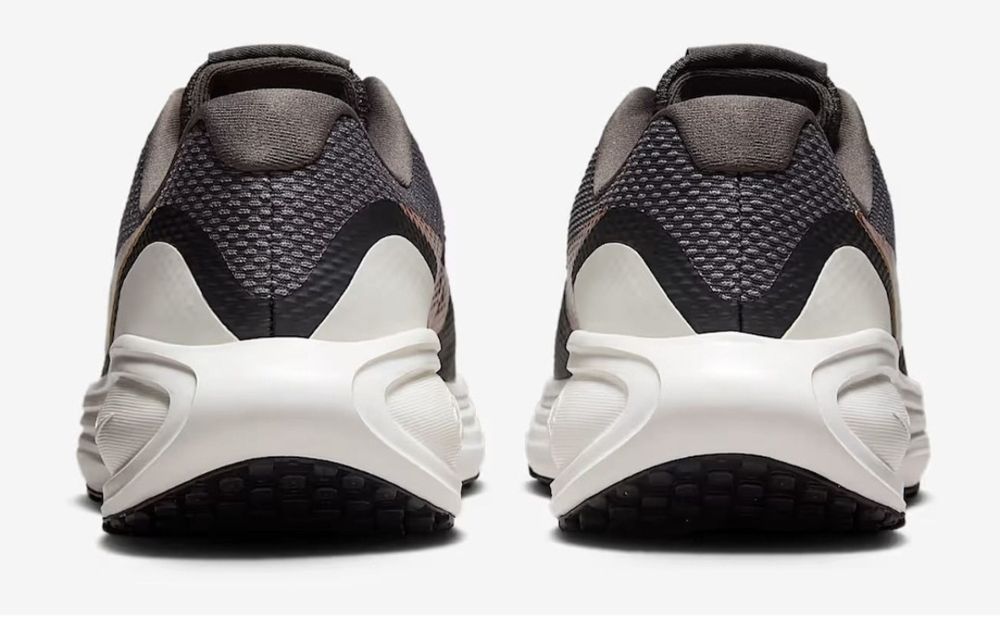 Маратонки Nike Revolution 8