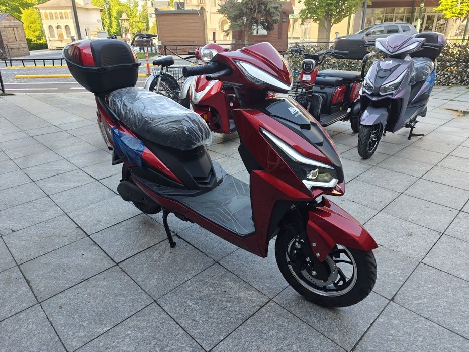Scuter Electric cu motor 1500W, Fara permis, Autonomie 75km