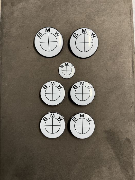 Set 7 embleme albe BMW capota portbagat volan si jante