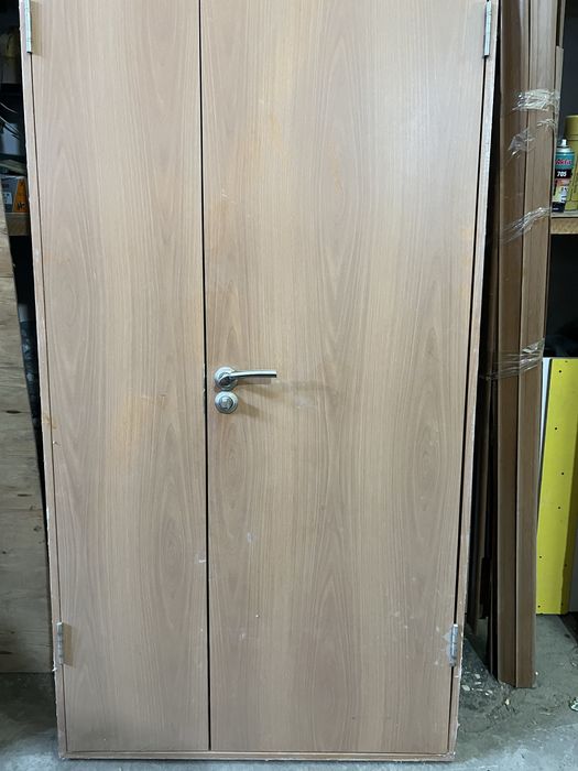 Двери межкомнатные б/у