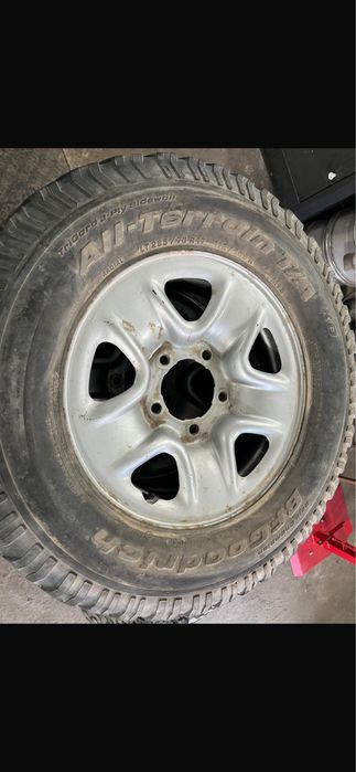 Резина с дисками 265/70/17 LT