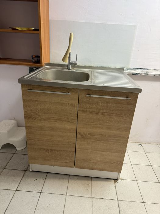 СПЕШНО ПРОДАЖБА Кухненски шкаф с мивка и смесител