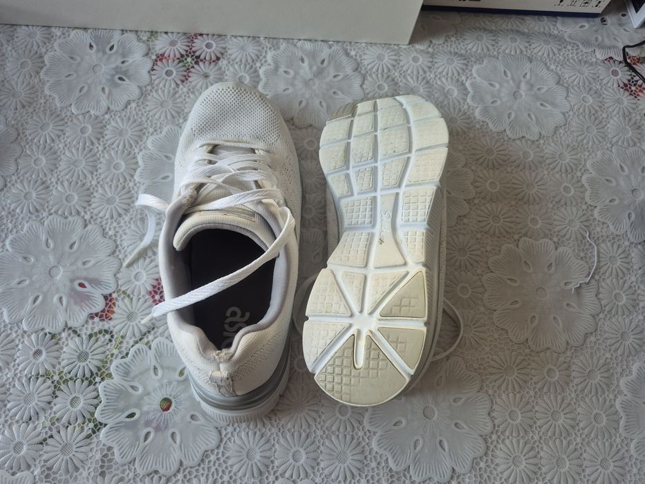 SKECHERS mărimea 39 și 40