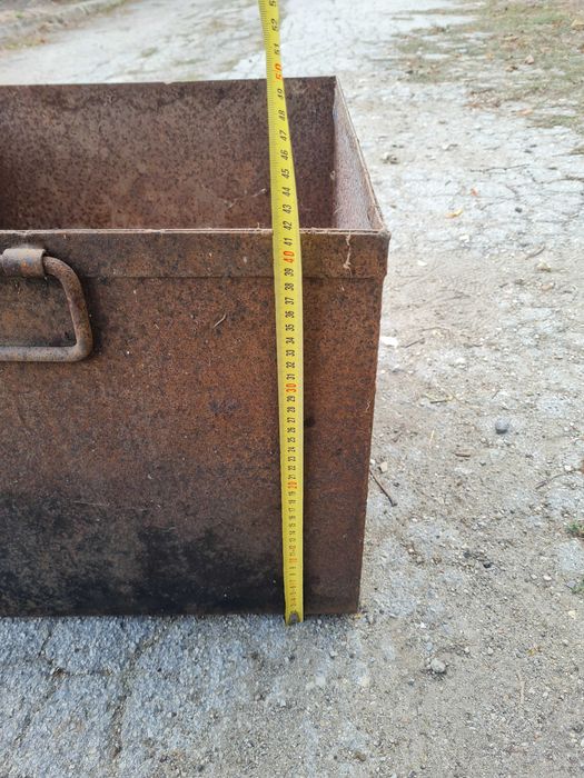 Продавам казан за варене на буркани компоти.