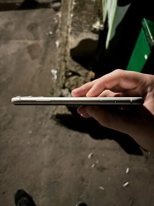 Iphone 11 128gb бял