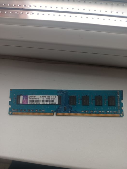 Плашка памяти DDR 3 на 4 гб