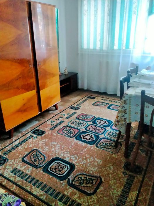 Vând apartament cu 2 camere – Roman, zona Piața Mică