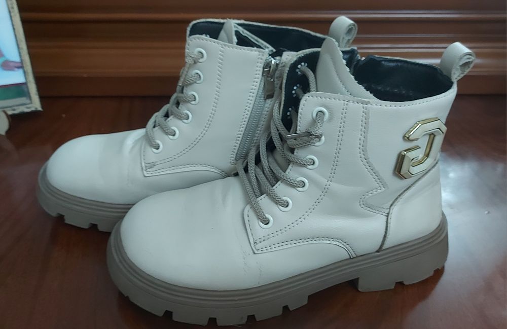 Продам ботинки для девочки