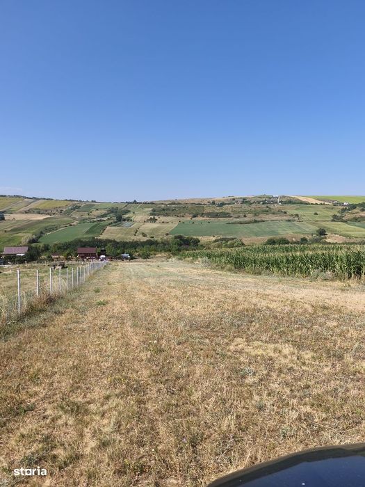 Teren cu o panorama superba,la marginea pădurii ( rezervație naturală)