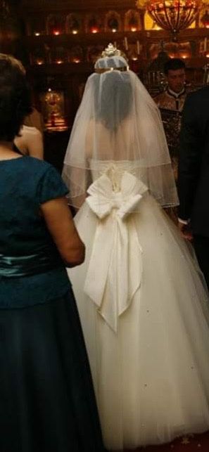 Rochie de mireasa cu crinolina si voal incluse