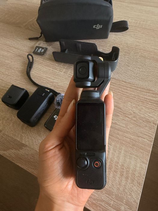 Спортна видеокамера DJI Osmo Pocket 3 Creator Combo