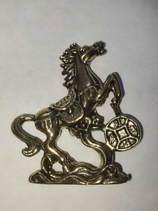 К наступающему китайскому году ЛОШАДИ - бронзовая статуэтка лошади