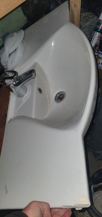 Продам раковину с краном